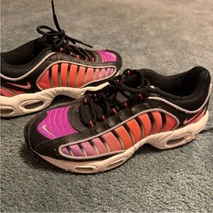 Nike Black and Red Sneakers unisex